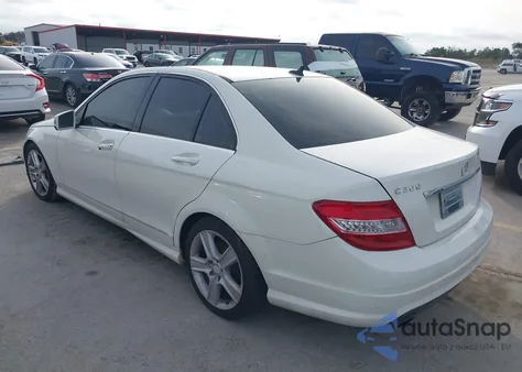 2010 Mercedes-Benz C 300 Luxury 4Matic/Sport 4Matic z USA, uszkodzony, nr VIN WDDGF8BB8AF389808